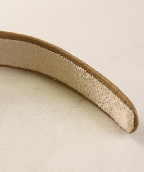 Monocoro toppi（モノコロトッピ）の「高まるガーリームード。レザー無地シンプルワイドカチューシャ（カチューシャ・レディース・ブルー/ベージュ/ブラック/キャメル/ピンク/ブラック系その他2/ベージュ系その他2・フリー）」の14枚目の写真
