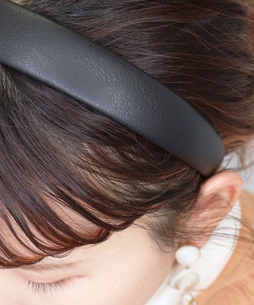 Monocoro toppi（モノコロトッピ）の「高まるガーリームード。レザー無地シンプルワイドカチューシャ（カチューシャ・レディース・ブルー/ベージュ/ブラック/キャメル/ピンク/ブラック系その他2/ベージュ系その他2・フリー）」の15枚目の写真