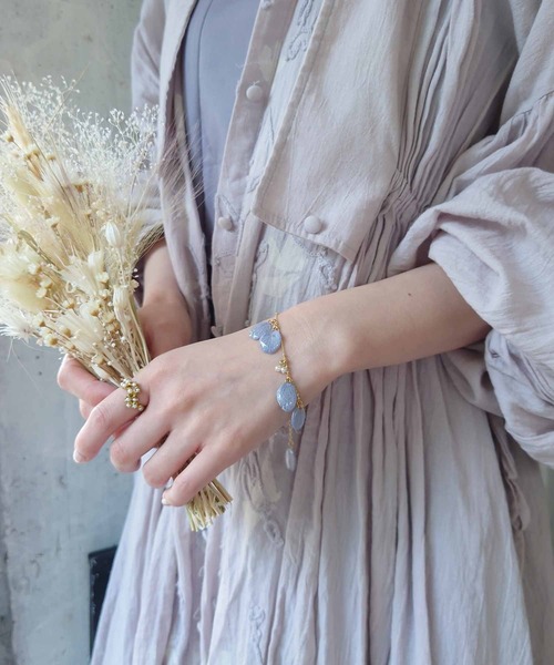 m.soeur（エムスール）の「アジサイとパールのブレスレット＊（ブレスレット・レディース・ブルー/ライトグリーン/ホワイト/グリーン・FREE）」の4枚目の写真