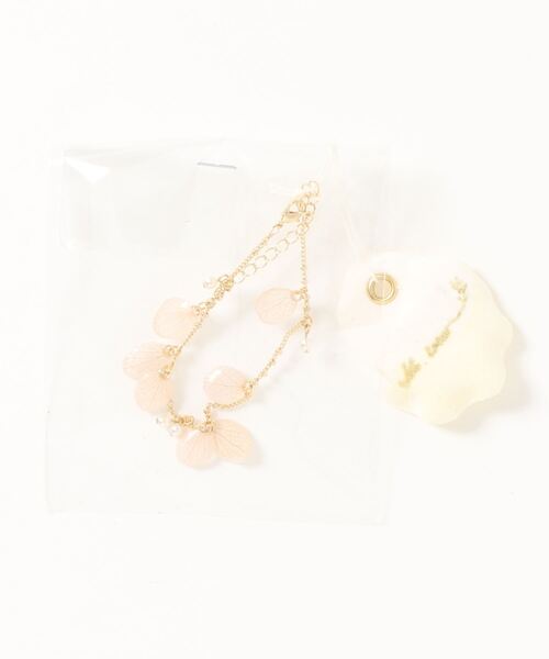 m.soeur（エムスール）の「アジサイとパールのブレスレット＊（ブレスレット・レディース・ブルー/ライトグリーン/ホワイト/グリーン・FREE）」の5枚目の写真