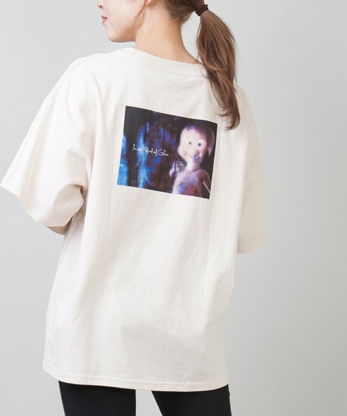 SPINNS（スピンズ）の「【映画フォトデザイン】movie photoプリントTシャツ（Tシャツ/カットソー・レディース・ホワイト/アイボリー/モカ/スミクロ・ONESIZE）」の3枚目の写真