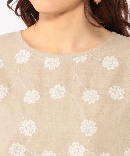 DECOY SINCE 1981(デコイシンスイチキュウハチイチ)の「コットンリネン刺繍プルオーバー(Tシャツ/カットソー・レディース・ネイビー/ベージュ/グリーン・LL/L/M)」の9枚目の写真