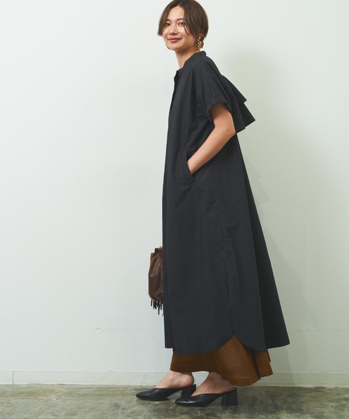 HERENCIA（ヘレンチア）の「バックシャンフリル 比翼 ショートスリーブ  ロング ワンピース（ワンピース・レディース・ネイビー/グリーン/フューシャピンク/ブラック/サーモンピンク・MEDIUM）」の2枚目の写真