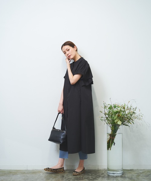 HERENCIA（ヘレンチア）の「バックシャンフリル 比翼 ショートスリーブ  ロング ワンピース（ワンピース・レディース・ネイビー/グリーン/フューシャピンク/ブラック/サーモンピンク・MEDIUM）」の21枚目の写真