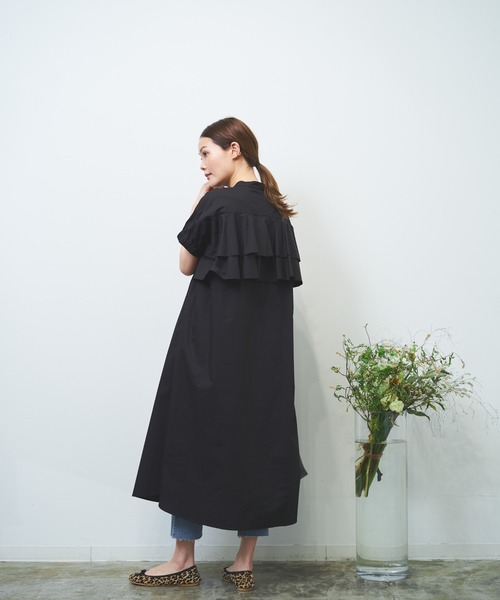 HERENCIA（ヘレンチア）の「バックシャンフリル 比翼 ショートスリーブ  ロング ワンピース（ワンピース・レディース・ネイビー/グリーン/フューシャピンク/ブラック/サーモンピンク・MEDIUM）」の22枚目の写真