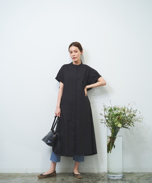 HERENCIA（ヘレンチア）の「バックシャンフリル 比翼 ショートスリーブ  ロング ワンピース（ワンピース・レディース・ネイビー/グリーン/フューシャピンク/ブラック/サーモンピンク・MEDIUM）」の20枚目の写真