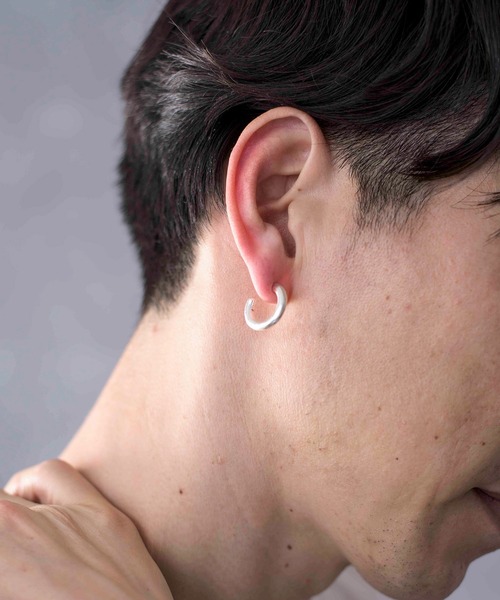 GILD(ギルド)の「GILD ギルド / Distortion round large pierce ability限定 ラージフープピアス / G212-PC02(ピアス(片耳用)・メンズ・シルバー/ゴールド・FREE)」の9枚目の写真