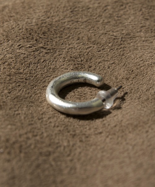 GILD(ギルド)の「GILD ギルド / Distortion round large pierce ability限定 ラージフープピアス / G212-PC02(ピアス(片耳用)・メンズ・シルバー/ゴールド・FREE)」の3枚目の写真