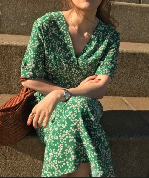 e&t(イーアンドティ)の「花柄カシュクールマキシワンピース(ワンピース・レディース・グリーン・FREE)」の1枚目の写真