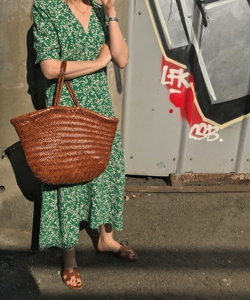 e&t(イーアンドティ)の「花柄カシュクールマキシワンピース(ワンピース・レディース・グリーン・FREE)」の2枚目の写真