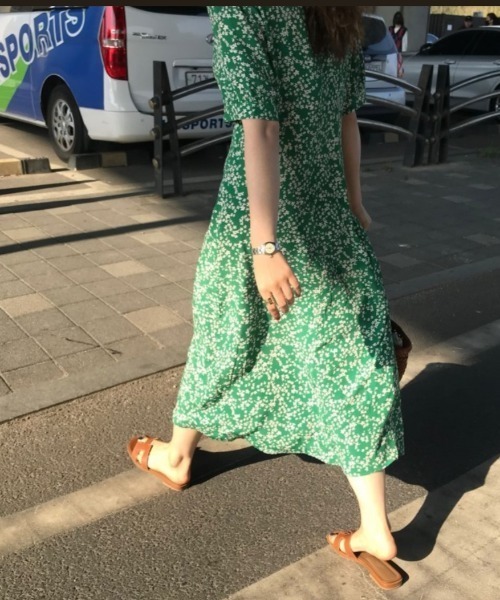 e&t(イーアンドティ)の「花柄カシュクールマキシワンピース(ワンピース・レディース・グリーン・FREE)」の12枚目の写真