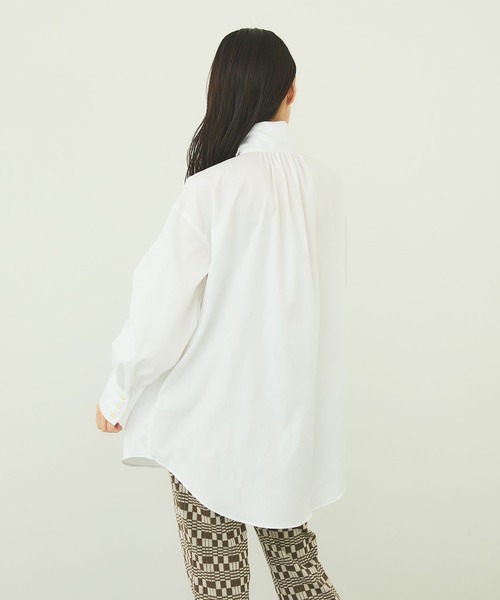 PUBLIC TOKYO（パブリックトウキョウ）の「ALBINIハイネックブラウス（シャツ/ブラウス・レディース・ホワイト/ネイビー/インディゴブルー・FREE）」の17枚目の写真