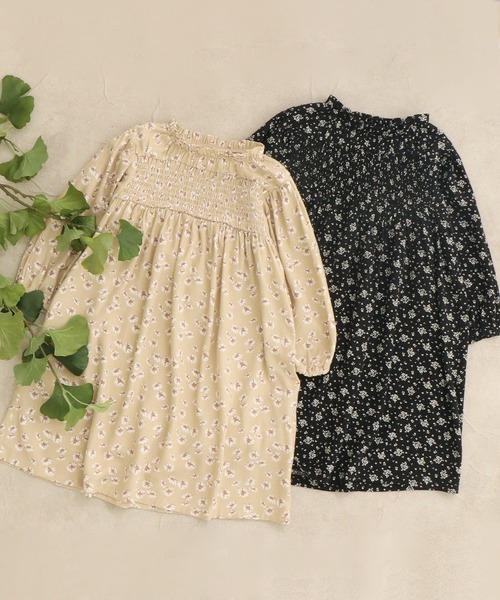 apres les cours(アプレレクール)の「花柄シャーリングワンピース(ワンピース・キッズ・ベージュ/ブラック・80/100/110/120/140/90/130)」の3枚目の写真