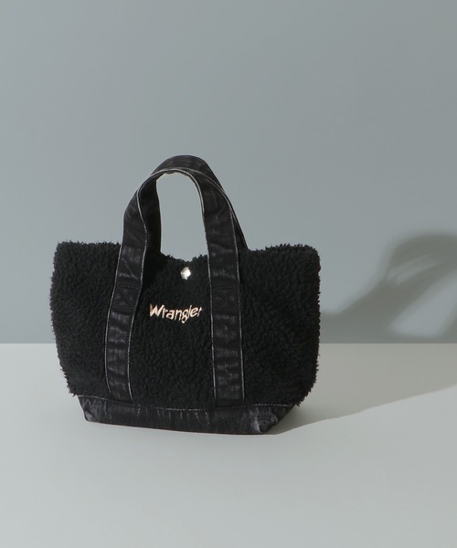 Wrangler（ラングラー）の「Wrangler ボアバッグ（トートバッグ・レディース・ブラック/オフホワイト・FREE）」の2枚目の写真