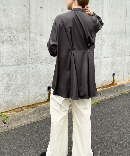 y/m by RIKA(イムバイリカ)の「サテンバックタックチュニックシャツ(シャツ/ブラウス・レディース・ライトブラウン/ブラック・FREE)」の19枚目の写真