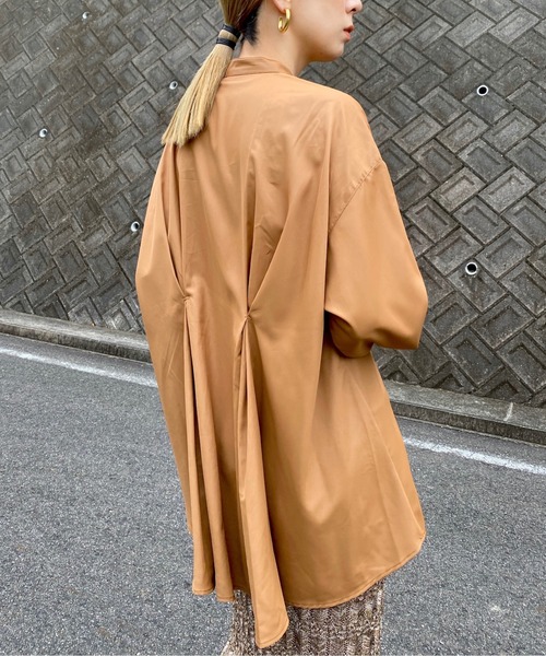 y/m by RIKA(イムバイリカ)の「サテンバックタックチュニックシャツ(シャツ/ブラウス・レディース・ライトブラウン/ブラック・FREE)」の21枚目の写真