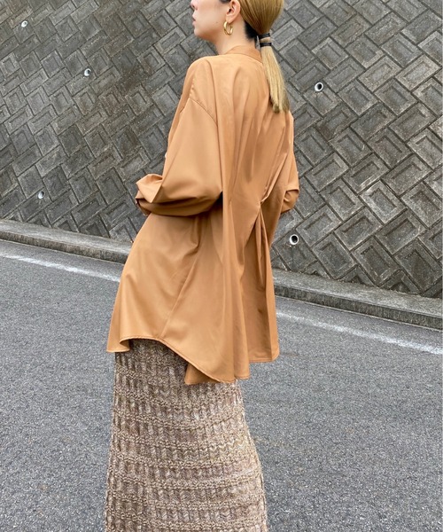 y/m by RIKA(イムバイリカ)の「サテンバックタックチュニックシャツ(シャツ/ブラウス・レディース・ライトブラウン/ブラック・FREE)」の6枚目の写真