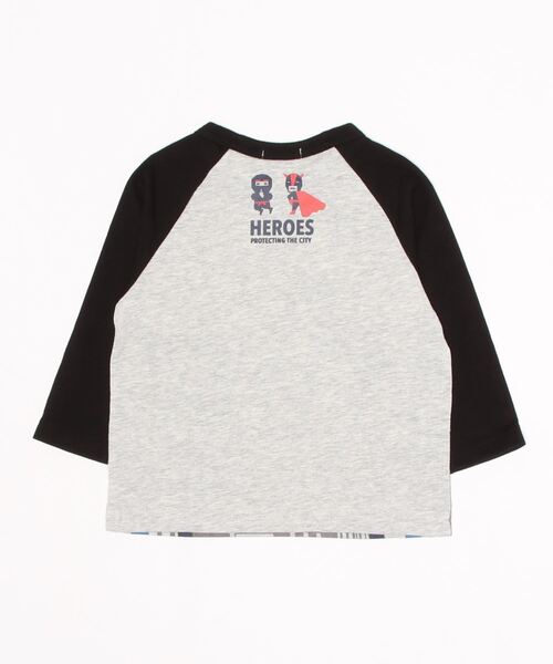 kladskap（クレードスコープ）の「ヒーローと街並み長袖Tシャツ（Tシャツ/カットソー・キッズ・トップグレー/オフホワイト・110cm/80ｃｍ/130cm/100cm/90cm/120cm）」の3枚目の写真