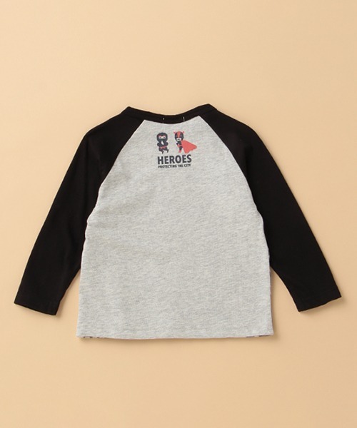 kladskap（クレードスコープ）の「ヒーローと街並み長袖Tシャツ（Tシャツ/カットソー・キッズ・トップグレー/オフホワイト・110cm/80ｃｍ/130cm/100cm/90cm/120cm）」の4枚目の写真