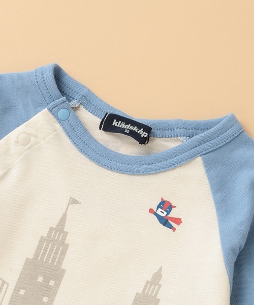 kladskap（クレードスコープ）の「ヒーローと街並み長袖Tシャツ（Tシャツ/カットソー・キッズ・トップグレー/オフホワイト・110cm/80ｃｍ/130cm/100cm/90cm/120cm）」の6枚目の写真