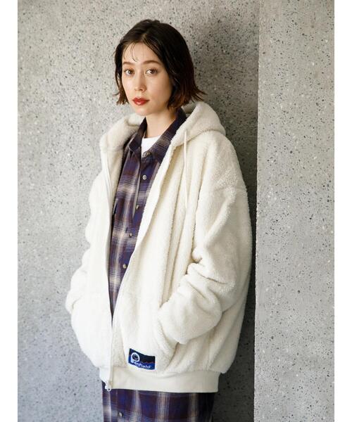 koe（コエ）の「Penfieldシャギーボアジップパーカー*（ブルゾン・レディース・ブラック/オフホワイト/A・L/M）」の7枚目の写真