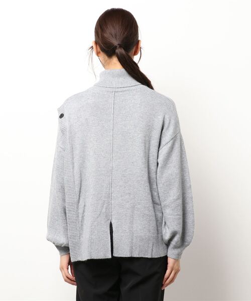 BDONNA（ビドンナ）の「アシンメトリー　ボタンあきニット（ニット/セーター・レディース・ライトグレー/オフホワイト/ライトパープル・MEDIUM）」の5枚目の写真