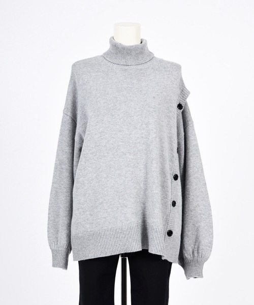 BDONNA（ビドンナ）の「アシンメトリー　ボタンあきニット（ニット/セーター・レディース・ライトグレー/オフホワイト/ライトパープル・MEDIUM）」の16枚目の写真