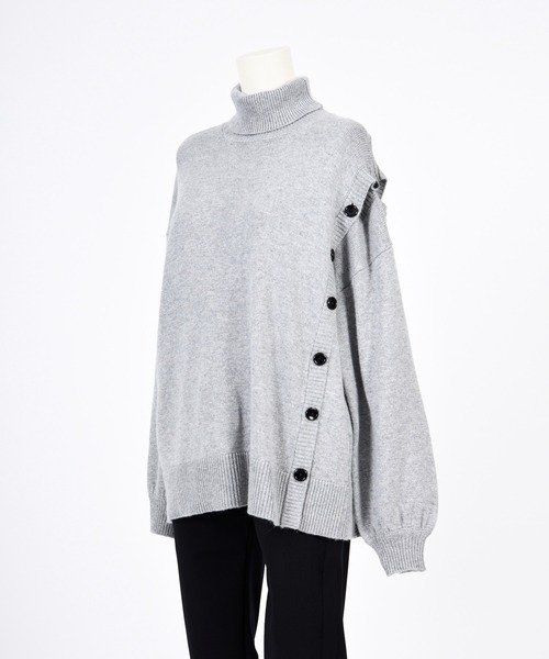 BDONNA（ビドンナ）の「アシンメトリー　ボタンあきニット（ニット/セーター・レディース・ライトグレー/オフホワイト/ライトパープル・MEDIUM）」の15枚目の写真