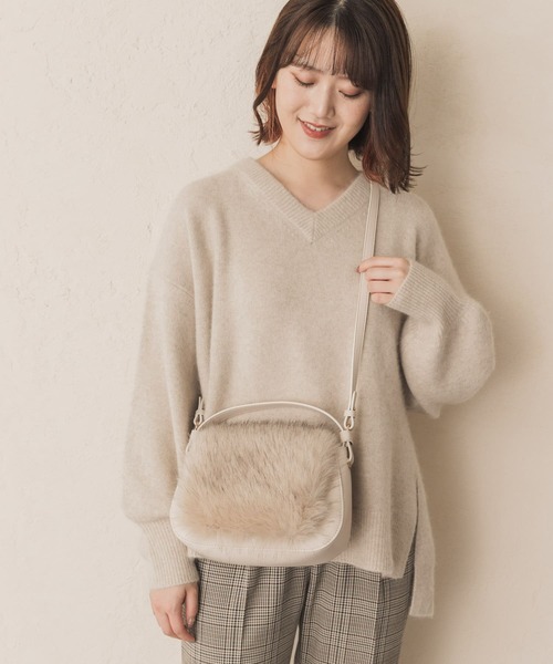 RODE SKO(ロデスコ)の「2WAYファーショルダーバッグ(ショルダーバッグ・レディース・アイボリー/モカ・ONE)」の2枚目の写真