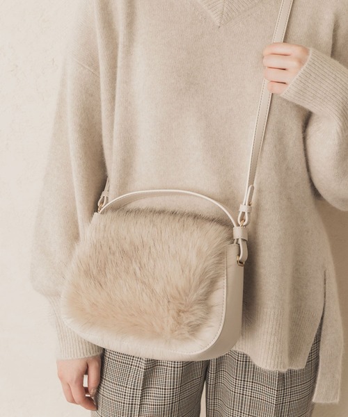 RODE SKO(ロデスコ)の「2WAYファーショルダーバッグ(ショルダーバッグ・レディース・アイボリー/モカ・ONE)」の18枚目の写真