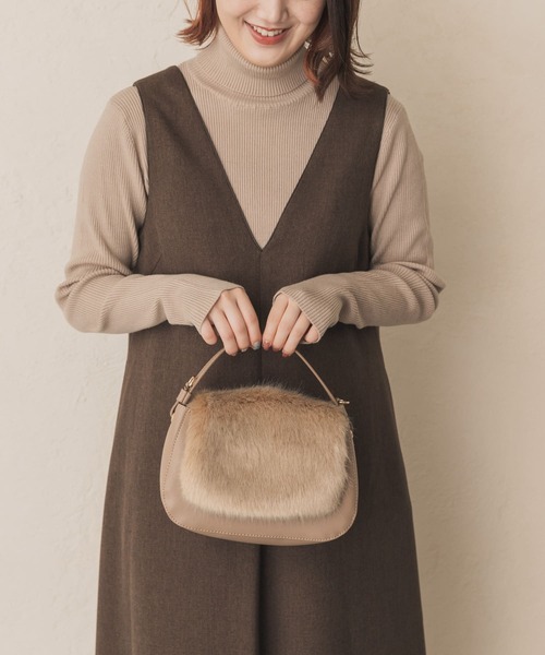 RODE SKO(ロデスコ)の「2WAYファーショルダーバッグ(ショルダーバッグ・レディース・アイボリー/モカ・ONE)」の14枚目の写真