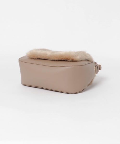 RODE SKO(ロデスコ)の「2WAYファーショルダーバッグ(ショルダーバッグ・レディース・アイボリー/モカ・ONE)」の7枚目の写真