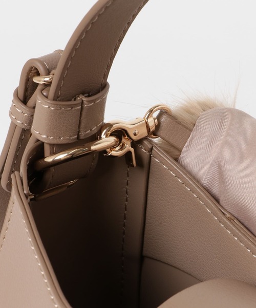 RODE SKO(ロデスコ)の「2WAYファーショルダーバッグ(ショルダーバッグ・レディース・アイボリー/モカ・ONE)」の15枚目の写真