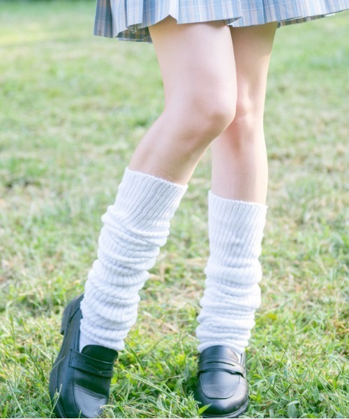 .KOM（ドットコム）の「A'GEM/9 × .kom『.kom SELECT/ドットケーオーエムセレクト』ルーズソックス（ソックス/靴下・レディース・ホワイト/ブラック・80ｃｍ/60cm）」の2枚目の写真