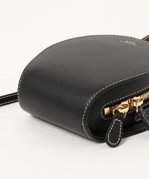 A.P.C.（アーペーセー）の「NECK POUCH MYLA 22P（ショルダー