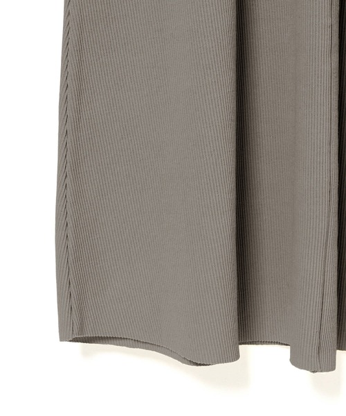 ADAM ET ROPE'（アダムエロペ）の「【一部直営店舗・WEB限定】ボタンディテールワンピース（ワンピース・レディース・チャコールグレー/ブラック/クリーム・FREE）」の6枚目の写真