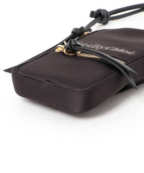 SEE BY CHLOE（シーバイクロエ）の「SBC ESSENTIAL / フォンホルダーPHONE HOLDER WITH STRAP（ショルダーバッグ・レディース・ブラック・FREE）」の3枚目の写真