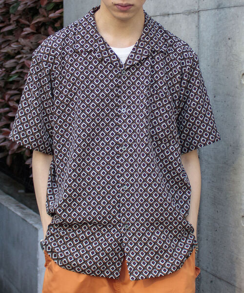 GLOSTER（グロスター）の「【圧巻の9柄展開のイチオシ半袖シャツが登場！】ジオメトリック/アート/フラワープリント アロハシャツ（シャツ/ブラウス・メンズ・ネイビー/グリーン系その他2/ブラック系その他4/ブラウン系その他3/ブラウン系その他4/ブラック系その他2/ブラック系その他3/ホワイト系その他/ブラック系その他・MEDIUM/LARGE）」の3枚目の写真