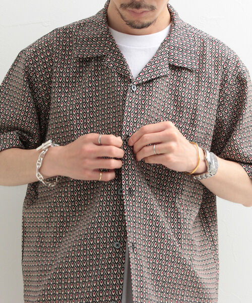 GLOSTER（グロスター）の「【圧巻の9柄展開のイチオシ半袖シャツが登場！】ジオメトリック/アート/フラワープリント アロハシャツ（シャツ/ブラウス・メンズ・ネイビー/グリーン系その他2/ブラック系その他4/ブラウン系その他3/ブラウン系その他4/ブラック系その他2/ブラック系その他3/ホワイト系その他/ブラック系その他・MEDIUM/LARGE）」の4枚目の写真
