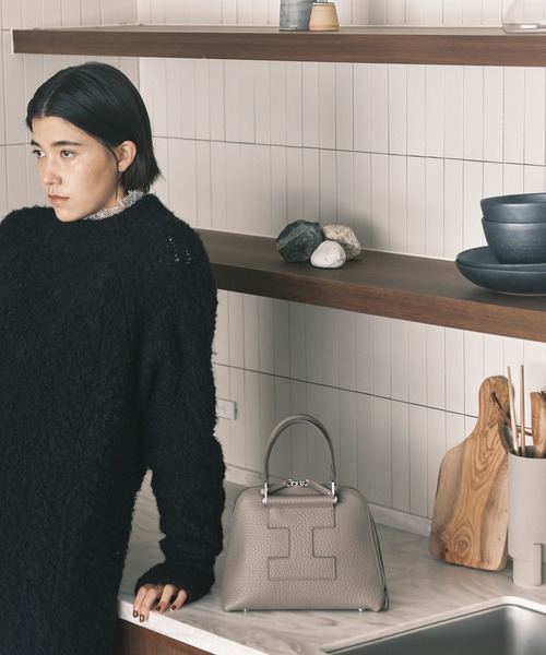 IACUCCI（イアクッチ）の「ギブリ S ALCE（トートバッグ・レディース・ブラック/グレイッシュベージュ・FREE）」の2枚目の写真