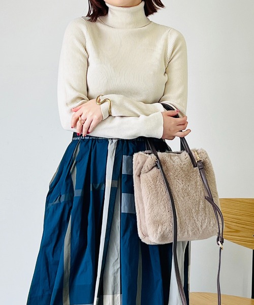 un dix cors（アンディコール）の「リブタートルニット（ニット/セーター・レディース・オフホワイト/グレー/ブラック・FREE）」の4枚目の写真