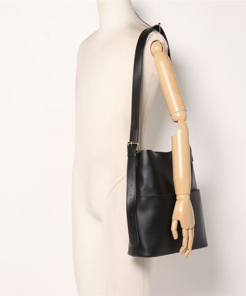 florist（フローリスト）の「【ポーチ付き】縦型バケツシルエットのレザーショルダーバッグ（トートバッグ・レディース・ブラック/モカ/ベージュ/キャメル・FREE）」の9枚目の写真