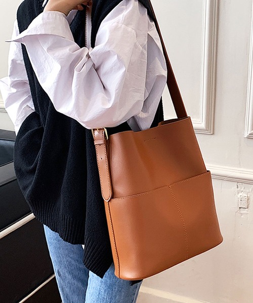 florist（フローリスト）の「【ポーチ付き】縦型バケツシルエットのレザーショルダーバッグ（トートバッグ・レディース・ブラック/モカ/ベージュ/キャメル・FREE）」の4枚目の写真