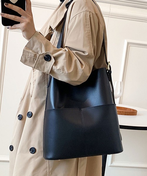 florist（フローリスト）の「【ポーチ付き】縦型バケツシルエットのレザーショルダーバッグ（トートバッグ・レディース・ブラック/モカ/ベージュ/キャメル・FREE）」の15枚目の写真