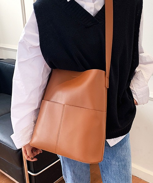 florist（フローリスト）の「【ポーチ付き】縦型バケツシルエットのレザーショルダーバッグ（トートバッグ・レディース・ブラック/モカ/ベージュ/キャメル・FREE）」の19枚目の写真