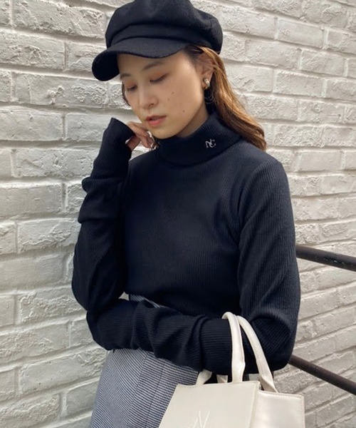 one after another NICE CLAUP（ワンアフターアナザーナイスクラップ）の「NCイニシャルハイネックトップス（Tシャツ/カットソー・レディース・オフホワイト/ブラック/ブラック系その他/ベージュ/ベビーピンク/ホワイト×グレー・FREE）」の12枚目の写真