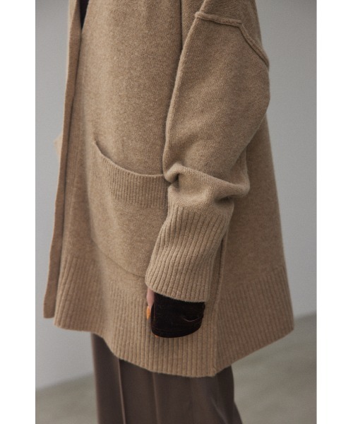 BLACK BY MOUSSY(ブラックバイマウジー)の「loose outlinking cardigan(ルーズアウトリンキングカーディガン)(カーディガン/ボレロ・レディース・ベージュ/イエロー/杢グレー・FREE)」の4枚目の写真