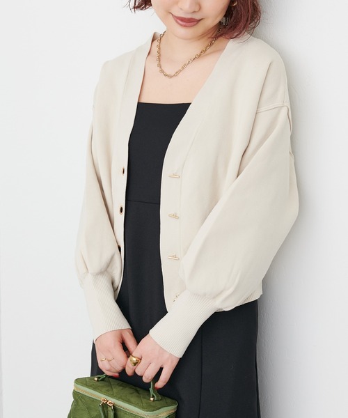 natural couture(ナチュラルクチュール)の「WEB限定カラーあり/プチプラハトメバー釦おしゃれカーディガン(カーディガン/ボレロ・レディース・ブラック/グレイッシュベージュ/ブラウン/ピンク/グリーン/アイボリー/ネイビー・FREE)」の11枚目の写真