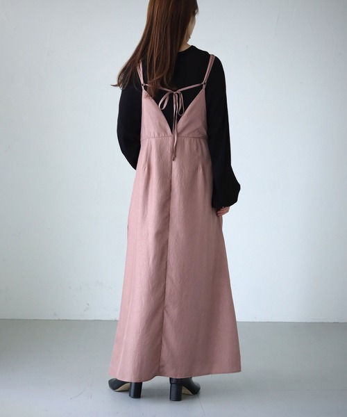 cheriella（シェリエラ）の「【cheriella】WEB限定マルチWAYダブルストラップシワサテンキャミワンピース（ワンピース・レディース・ブラウン/スモークピンク/ブラック・M）」の8枚目の写真