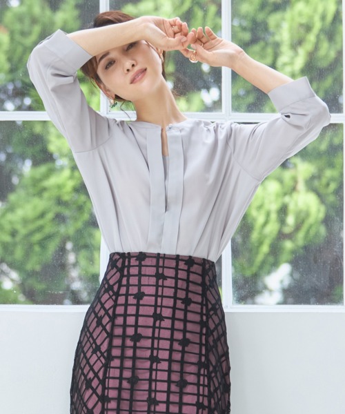 DRESS PLUS（ドレスプラス）の「ブラウス 七分袖 2way トップス プルオーバー（シャツ/ブラウス・レディース・ライトグレー/スミクロ/グリーン/ベージュ/ブルーグレー/ピンク/オフホワイト/ホワイト/ネイビー/ブラック・L/XXL/S/XL/M）」の13枚目の写真